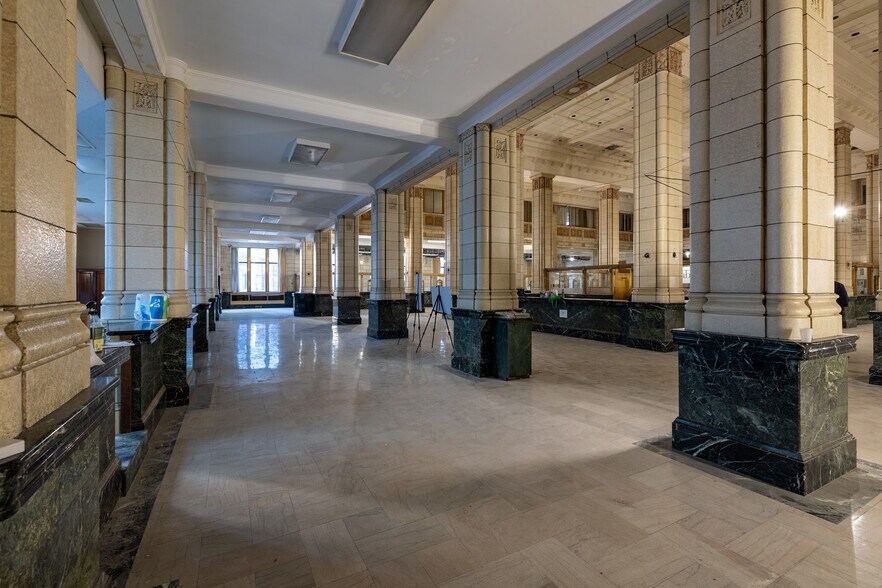 More Photos Of 801 W Madison St, Chicago Hotel For Sale