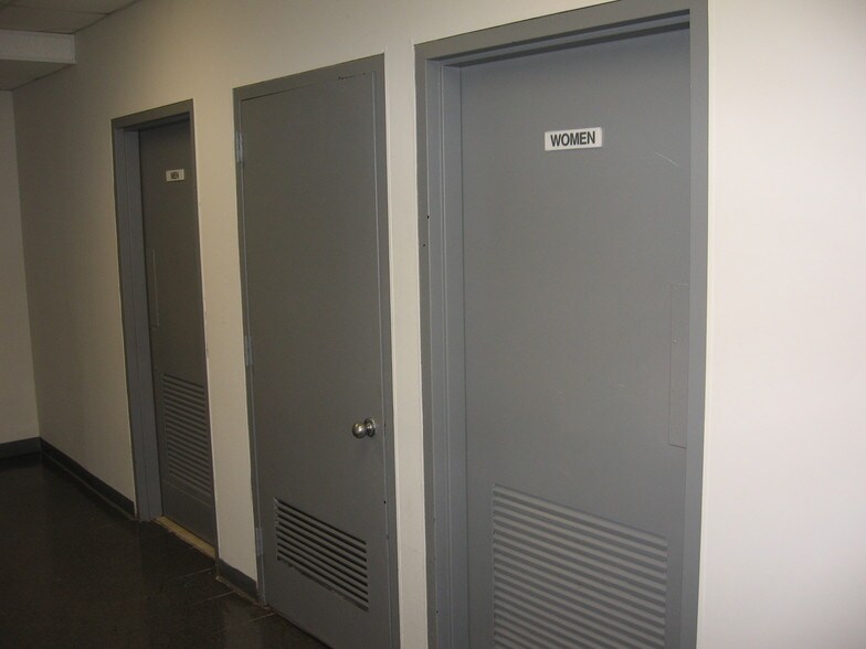 More Photos Of 76 Progress Dr, Stamford Research And Development For Lease