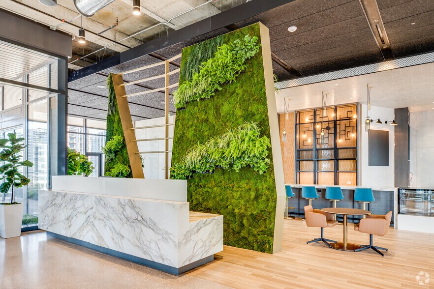 More Photos Of 405 Colorado St, Austin Office For Lease