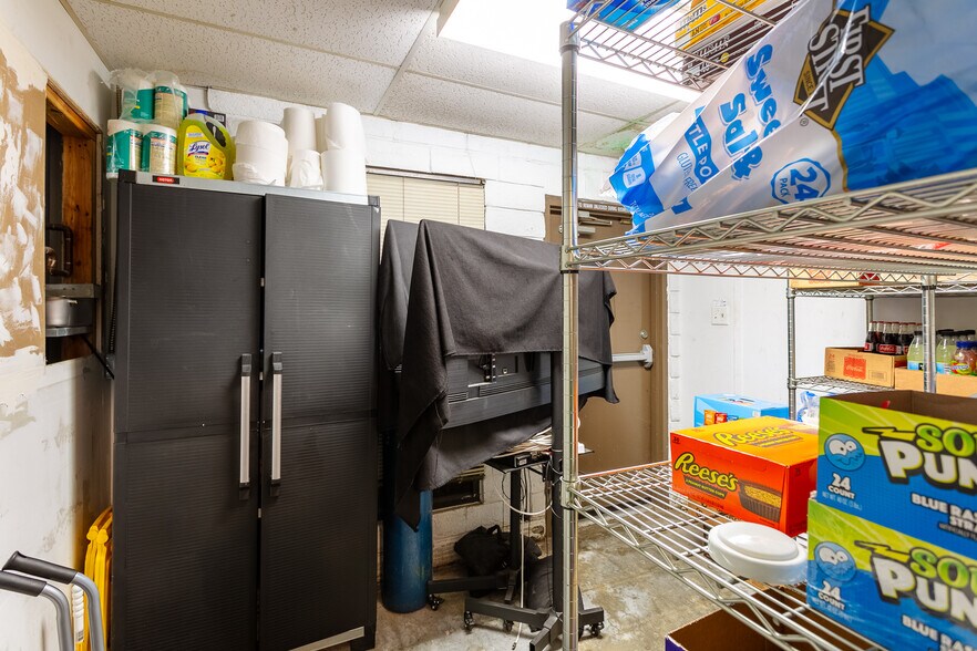 More Photos Of 425 Park Ave, San Fernando Warehouse For Sale