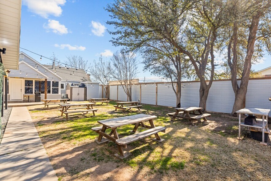 More Photos Of 615 N Sam Houston Ave, Odessa Restaurant For Sale