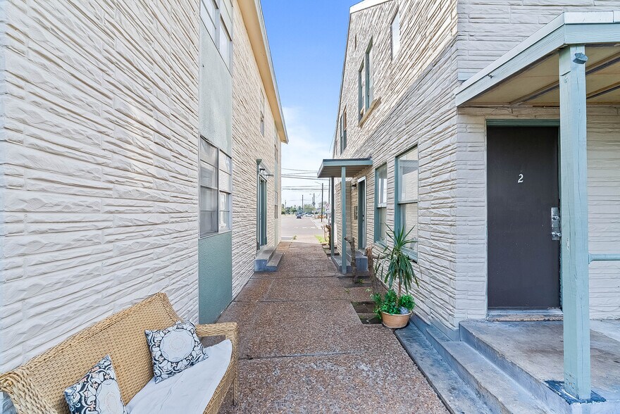 More Photos Of 800-802 Hancock Ave, Corpus Christi Apartments For Sale