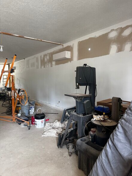 More Photos Of 7589 Winchester Rd, New Market Flex For Sale
