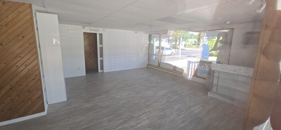 More Photos Of 107 W Montauk Hwy, Hampton Bays General Retail For Lease