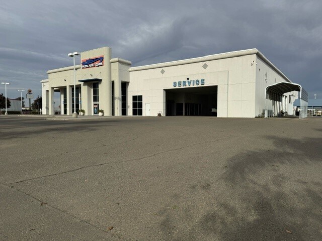More Photos Of 321 Prosperity Blvd, Chowchilla Auto Dealership For Lease