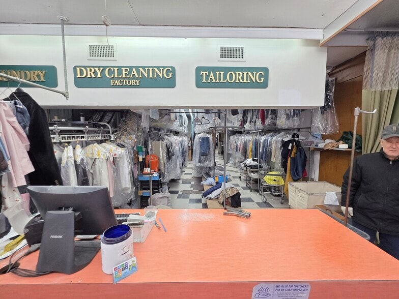 More Photos Of 664 Bergen Ave, Jersey City Storefront Retail Residential For Sale