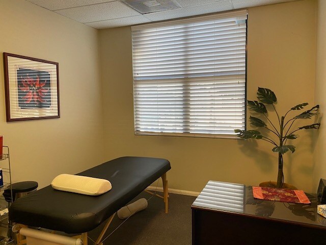 More Photos Of 2510 Main St, Santa Monica General Retail For Sale