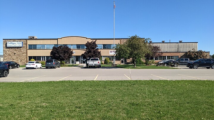 More Photos Of 1401 Dundas St, Woodstock Light Distribution For Lease