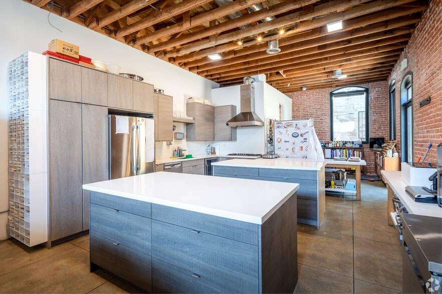 More Photos Of 1005 N Madison Ave, Los Angeles Storefront Retail Office For Lease