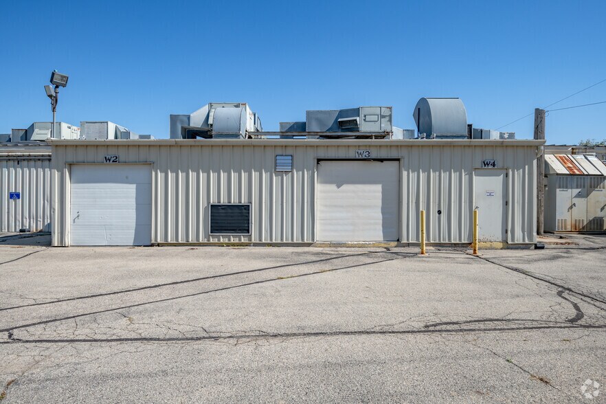 More Photos Of 612 E Lake St, Lake Mills Industrial For Sale