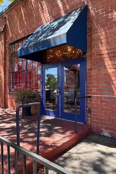 More Photos Of 1001-1019 Camelia St, Berkeley Storefront Retail Office For Lease