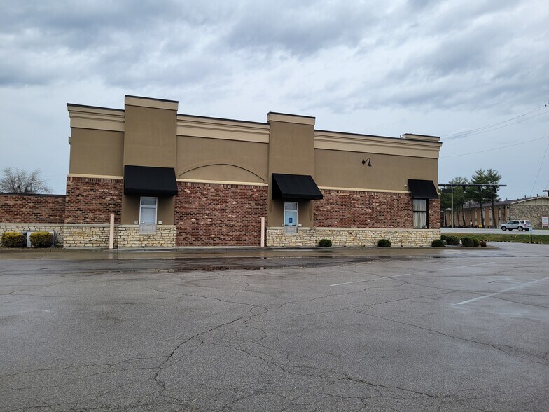More Photos Of 1495 E 10th St, Jeffersonville Drugstore For Lease