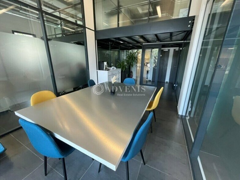 More Photos Of 2 George Sand Rue, Fourqueux Office For Sale