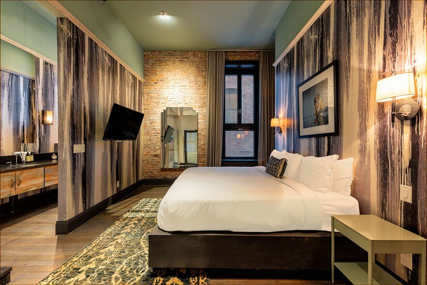 More Photos Of 218 3rd Ave N, Nashville General Retail For Sale