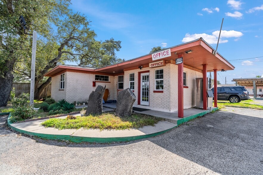 More Photos Of 309 S Fulton Beach Rd, Rockport Hotel For Sale