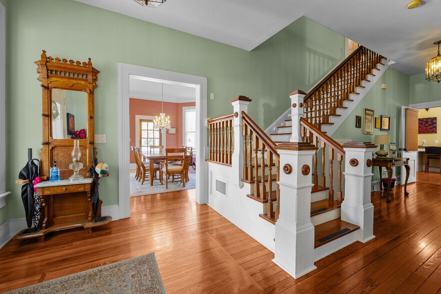 More Photos Of 205 SE 7th St, Gainesville Hotel For Sale