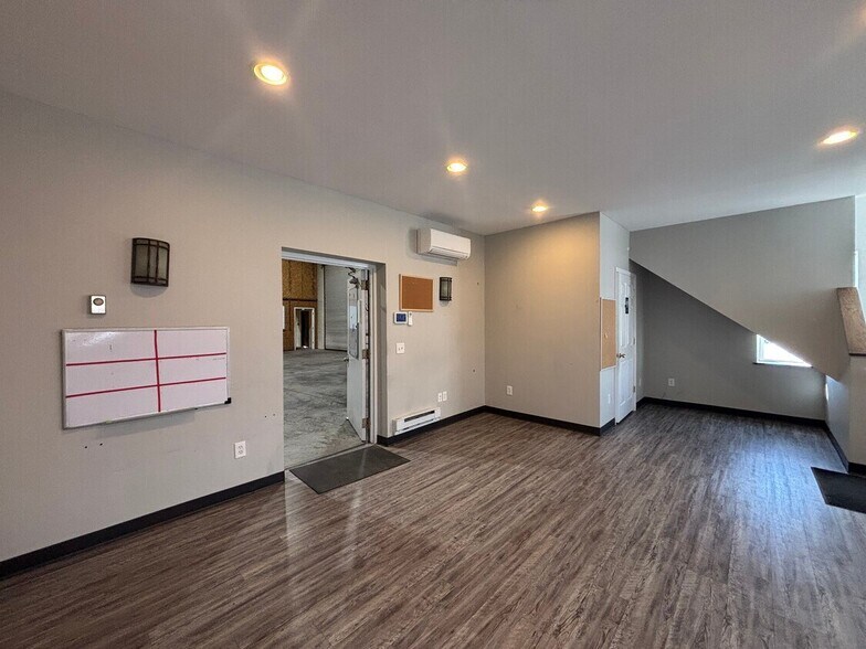 More Photos Of 4214 North Point Blvd SE, Dundalk Warehouse For Lease