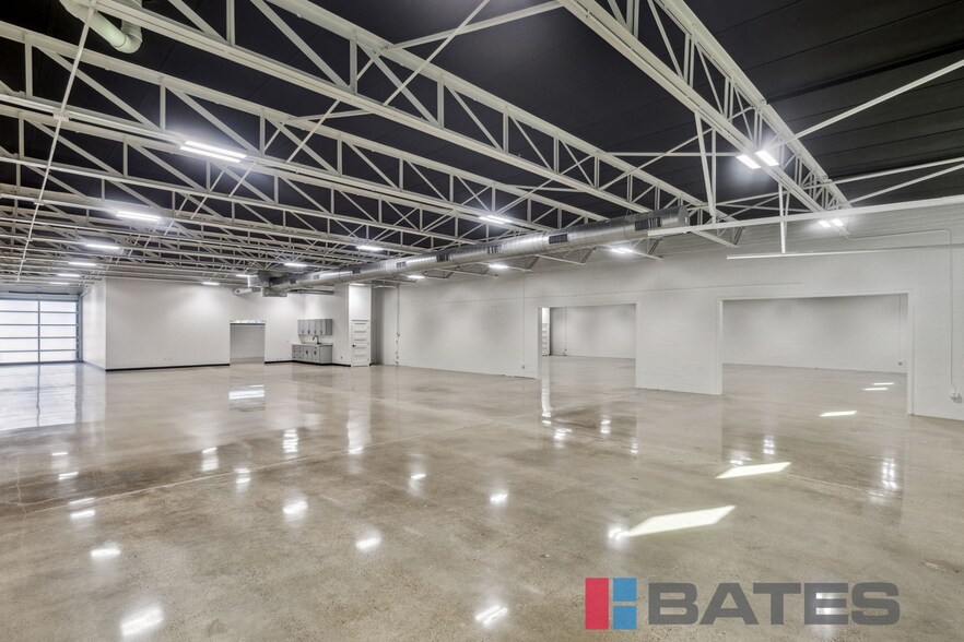 More Photos Of 2315 Farrington St, Dallas Showroom For Lease