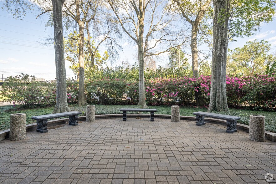 More Photos Of 12621 Featherwood Dr, Houston Office For Lease