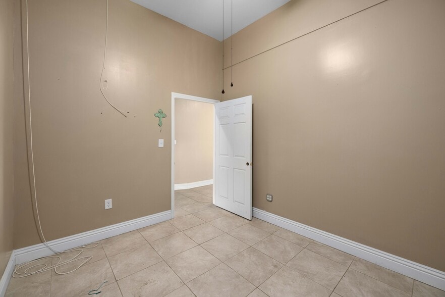 More Photos Of 307 W Avenue I, Lancaster Service For Sale