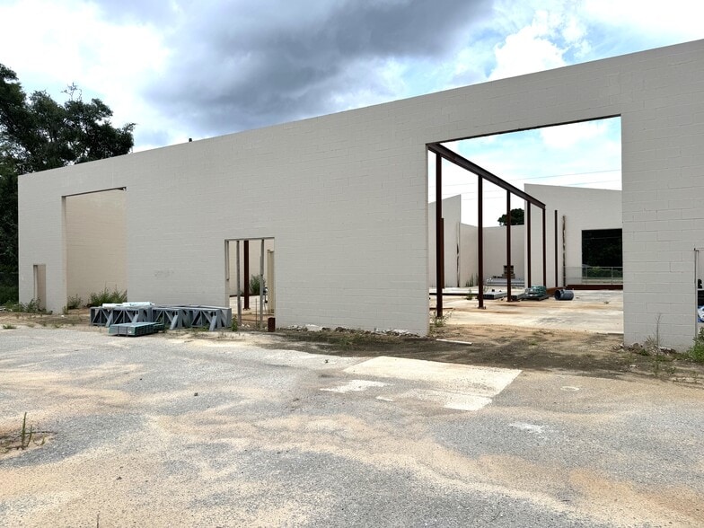 More Photos Of 3814 W Fairfield Dr, Pensacola Service For Sale
