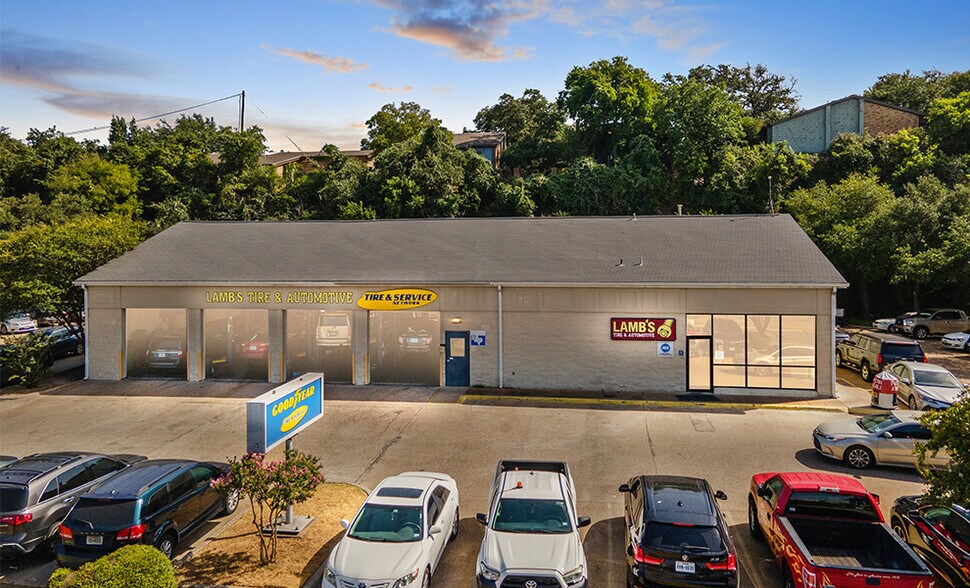 More Photos Of 3564 Far West Blvd, Austin Auto Repair For Sale