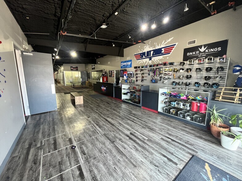 More Photos Of 11260 Hempstead Rd, Houston Warehouse For Lease