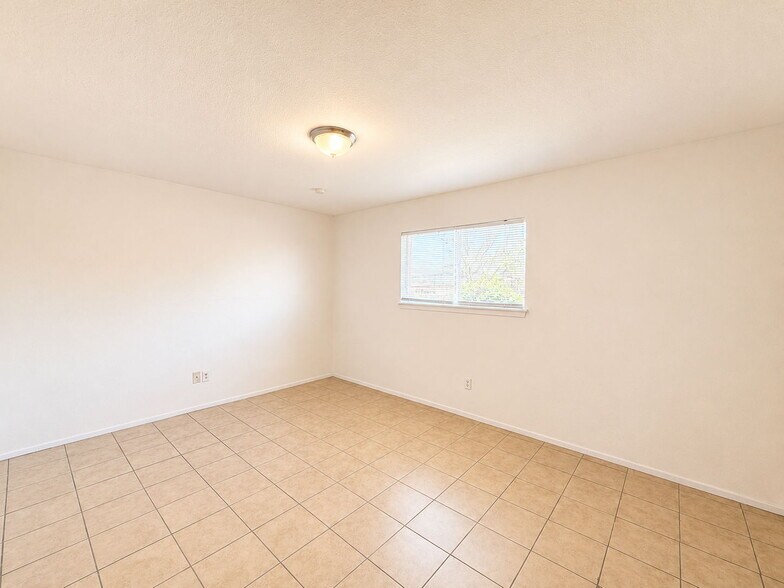 More Photos Of 1004 Austin St, Portland Apartments For Sale
