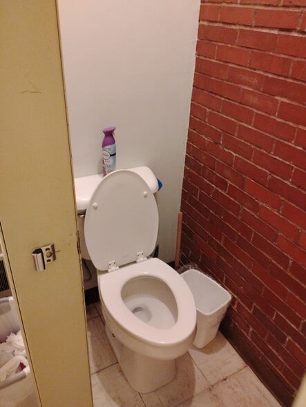 More Photos Of 906 Elm St, Coffeyville Religious Facility For Sale