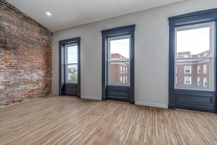 More Photos Of 2704 Locust Blvd, Saint Louis Office For Lease