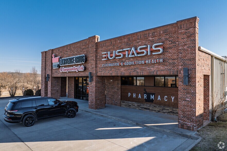 More Photos Of 5540-5550 N Farmer Branch Rd, Ozark General Retail For Sale