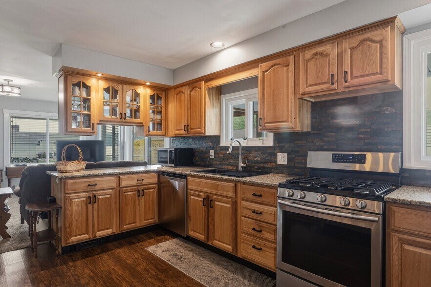 More Photos Of 24 Water St, Hammondsport Hotel For Sale