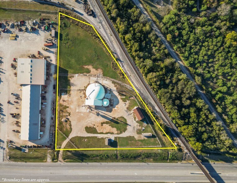 More Photos Of 6232 W State Highway 21, Bryan Warehouse For Lease