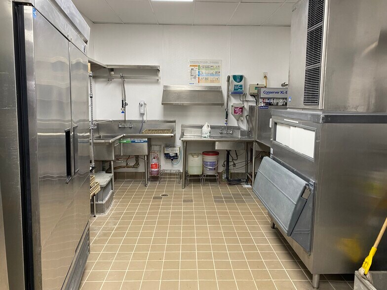 More Photos Of 43 E Colorado Blvd, Pasadena Restaurant For Sale