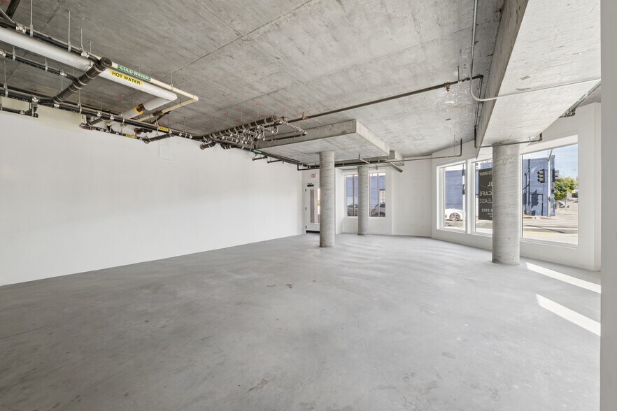 More Photos Of 11701 Santa Monica Blvd, Los Angeles Apartments For Lease