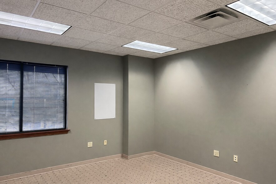 More Photos Of 37 Sandstone Cir, Jackson Medical For Lease