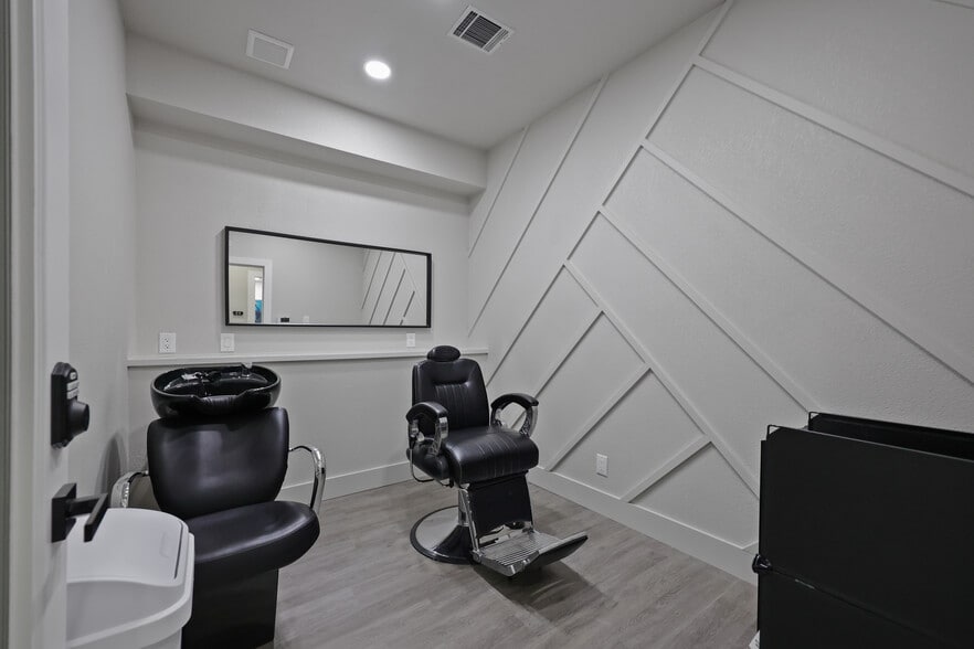 More Photos Of 20713 Aldine Westfield Rd, Houston Office Residential For Sale