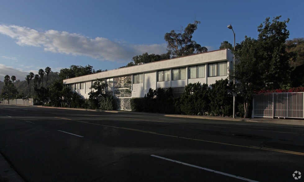 More Photos Of 1660 Riverside Dr, Los Angeles Loft Creative Space For Sale