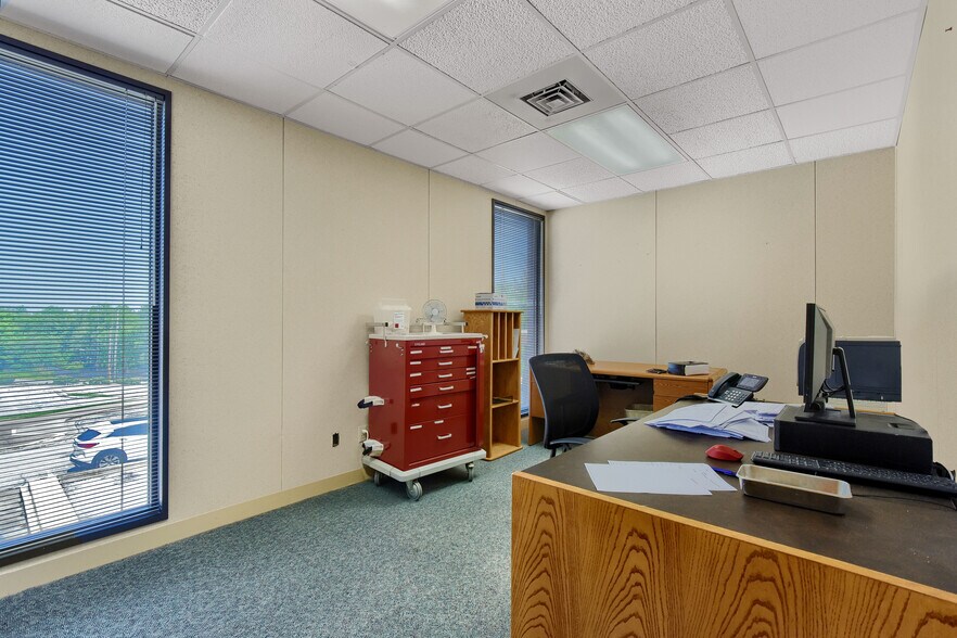 More Photos Of 425 N Highland Ave, Sherman Medical For Sale