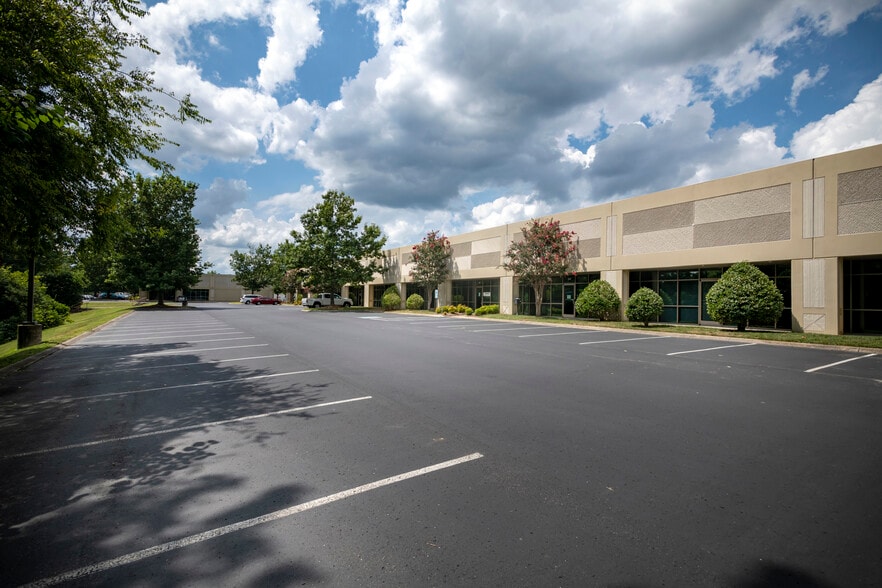 More Photos Of 318 Seaboard Ln, Franklin Unknown For Lease