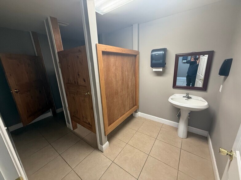More Photos Of 320 Mill Creek Dr, Hull Religious Facility For Sale