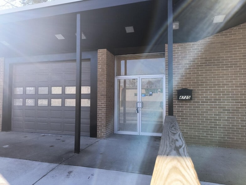 More Photos Of 4725 Central Ave, Lake Station Freestanding For Lease