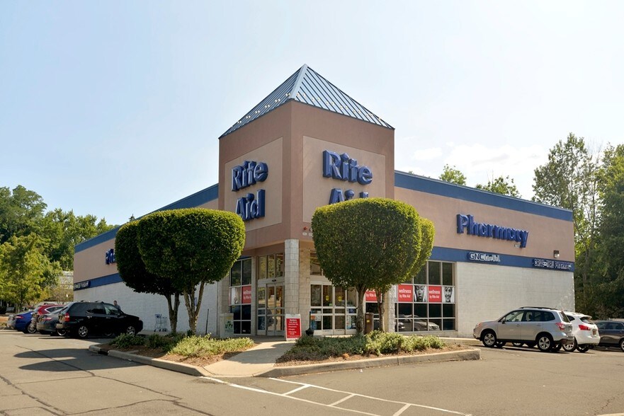 More Photos Of 133 Route 303, Valley Cottage Unknown For Lease