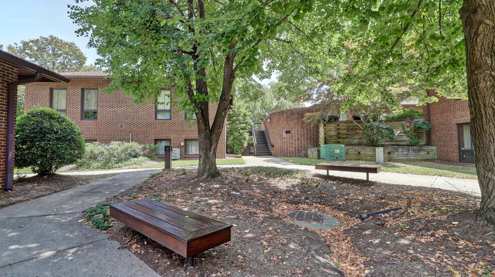 More Photos Of 12504 Lake Ridge Dr, Woodbridge Medical For Sale