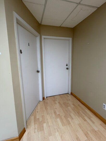 More Photos Of 25140 Lahser Rd, Southfield Office For Sale