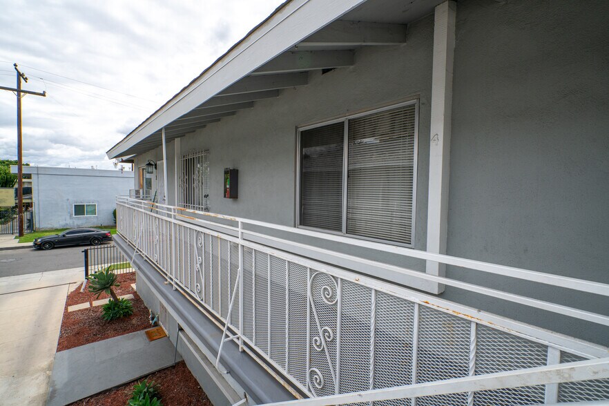 More Photos Of 6641 Hammond Ave, Long Beach Apartments For Sale
