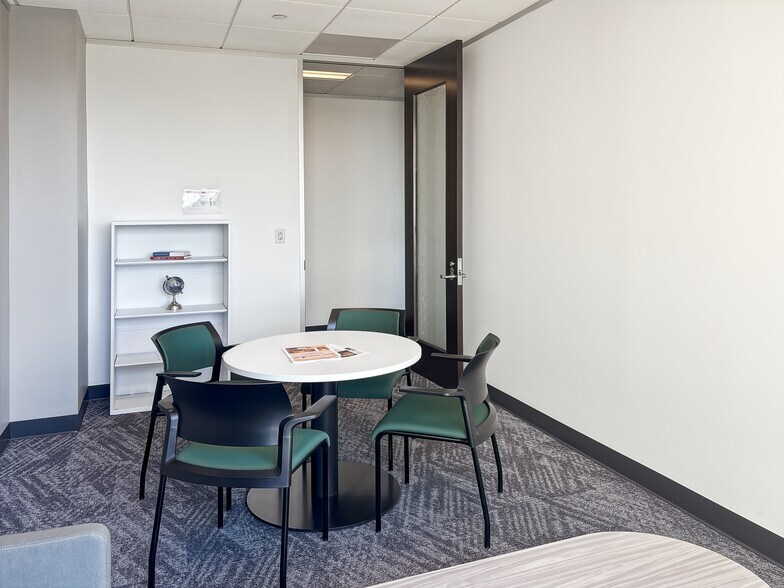 More Photos Of 21 Waterway Ave, The Woodlands Coworking Space