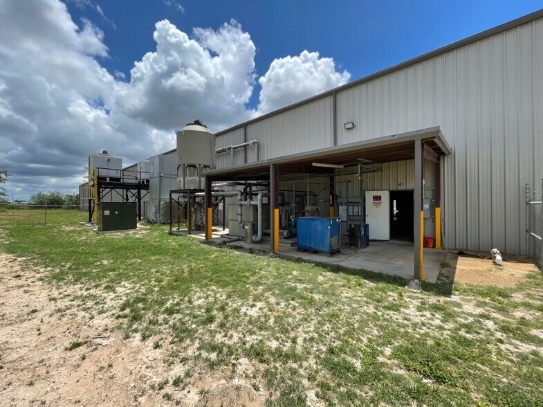 More Photos Of 190 Finegan dr, Del Rio Distribution For Sale