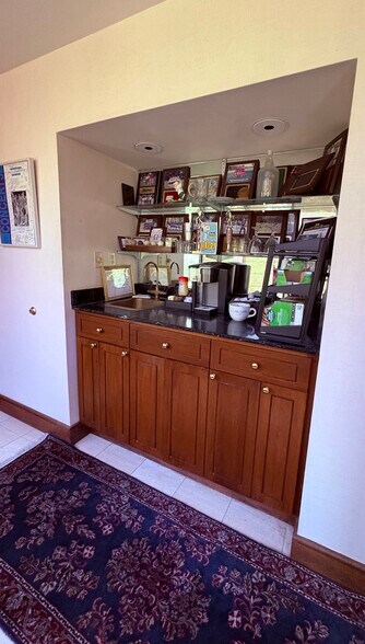 More Photos Of 52 New Orleans Rd, Hilton Head Island Office For Sale