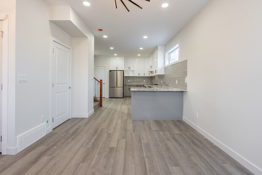 More Photos Of 10446 142 St NW, Edmonton Apartments For Sale